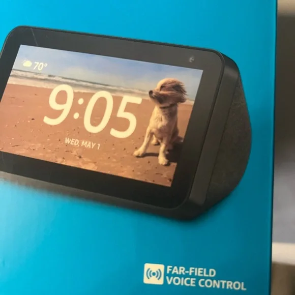 Amazon Echo Show 5 in Black - Picture 3 of 6